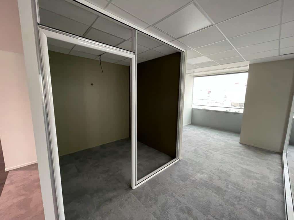 Plateau de bureau La defense - 79892029-9565-4aba-8894-984ddf79b5fc