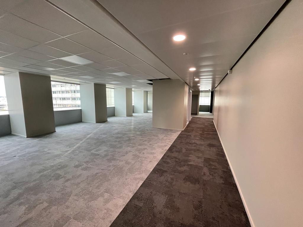Plateau de bureau La defense - 7de83069-db7e-4819-8289-71dc394bd7c4
